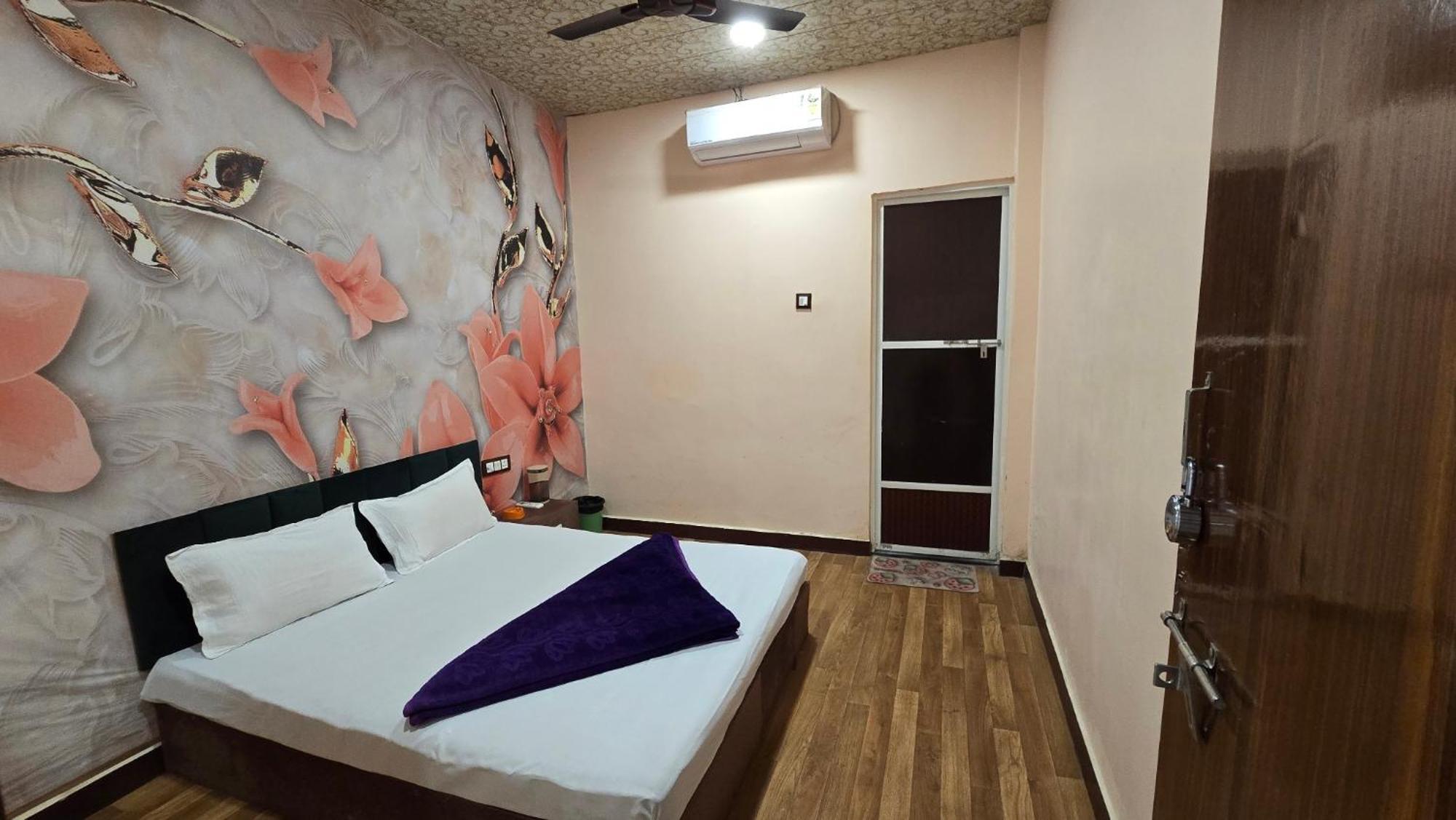 Hotel Maheshwari Green'S Udždžain Exteriér fotografie