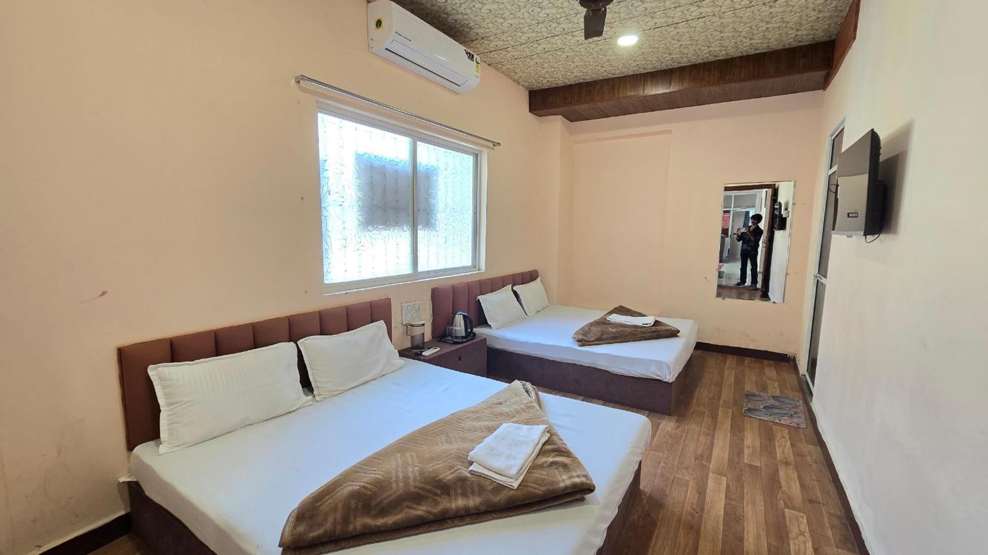 Hotel Maheshwari Green'S Udždžain Exteriér fotografie