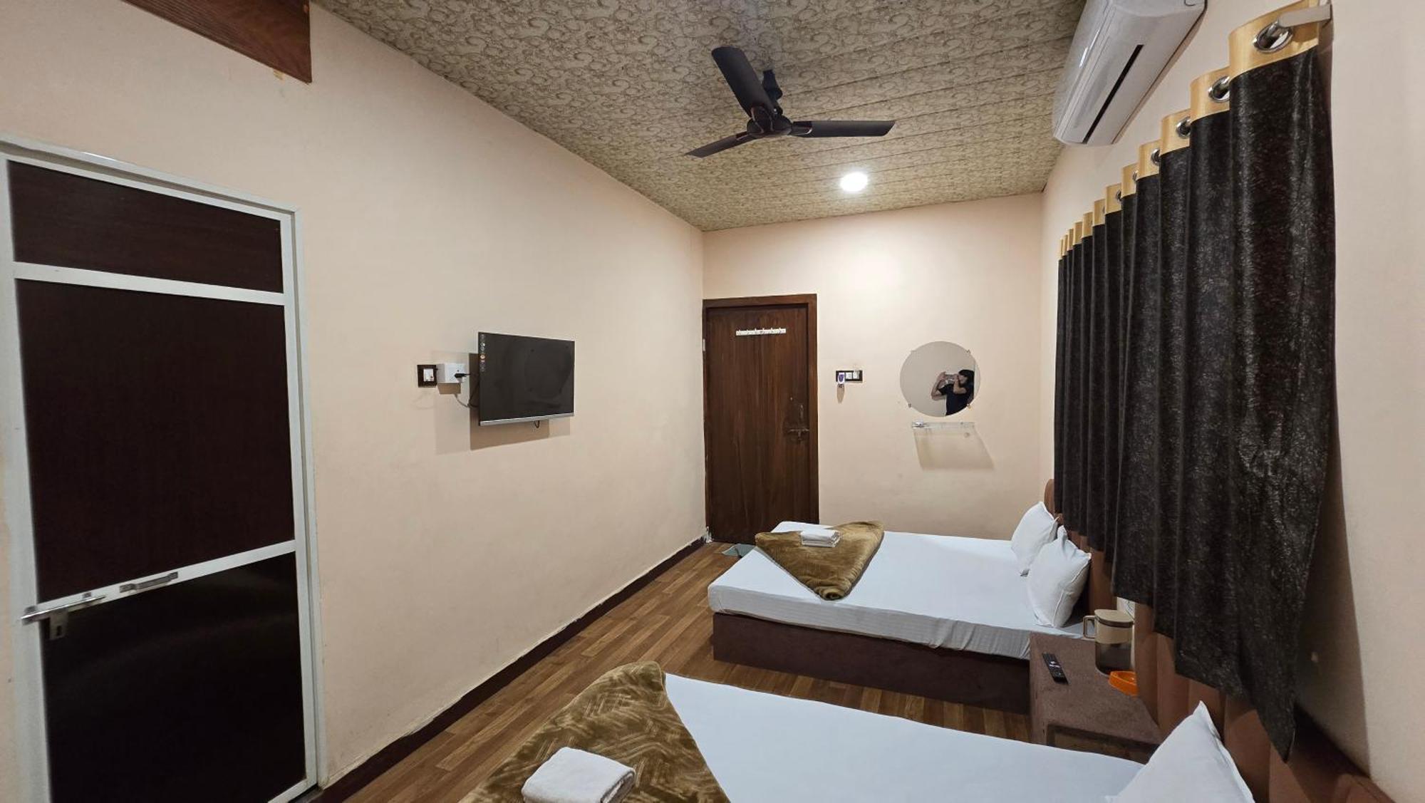 Hotel Maheshwari Green'S Udždžain Exteriér fotografie